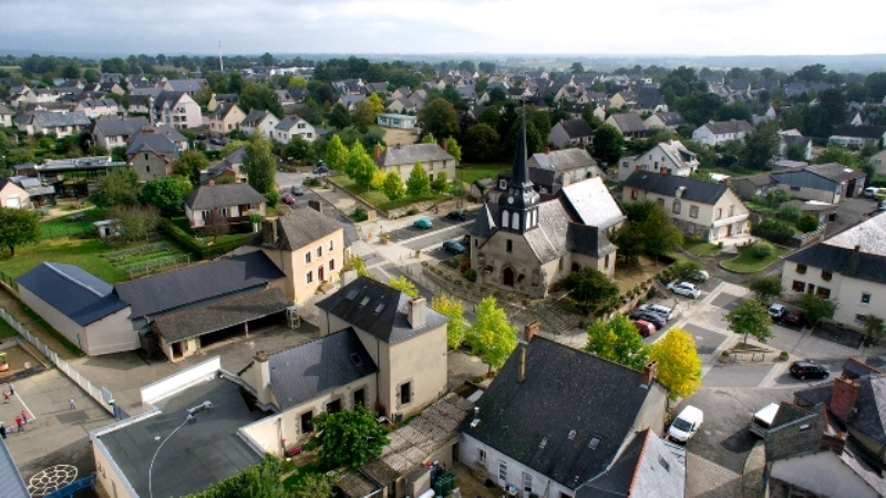 Vue du centre-bourg de Chevaigné Source : http://www.ville-chevaigné.fr/